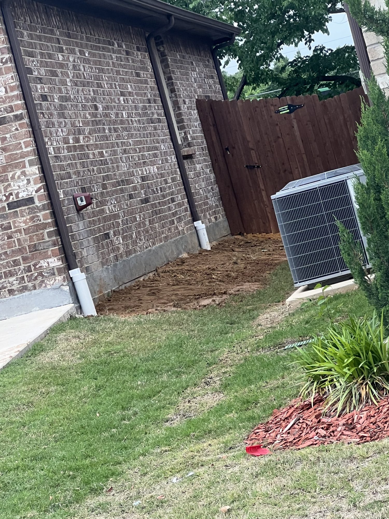 Side yard downspout mulch, Imperial Foundation Repair job site in North Texas